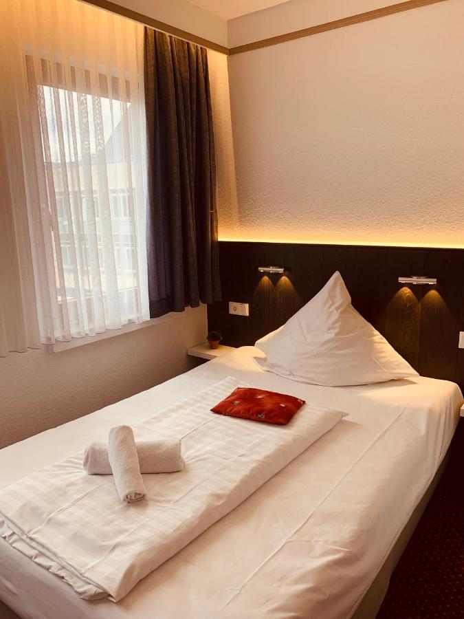 Hotel Kunibert Der Fiese Кёльн Экстерьер фото