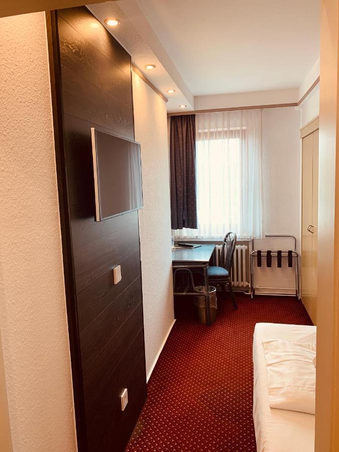 Hotel Kunibert Der Fiese Кёльн Экстерьер фото