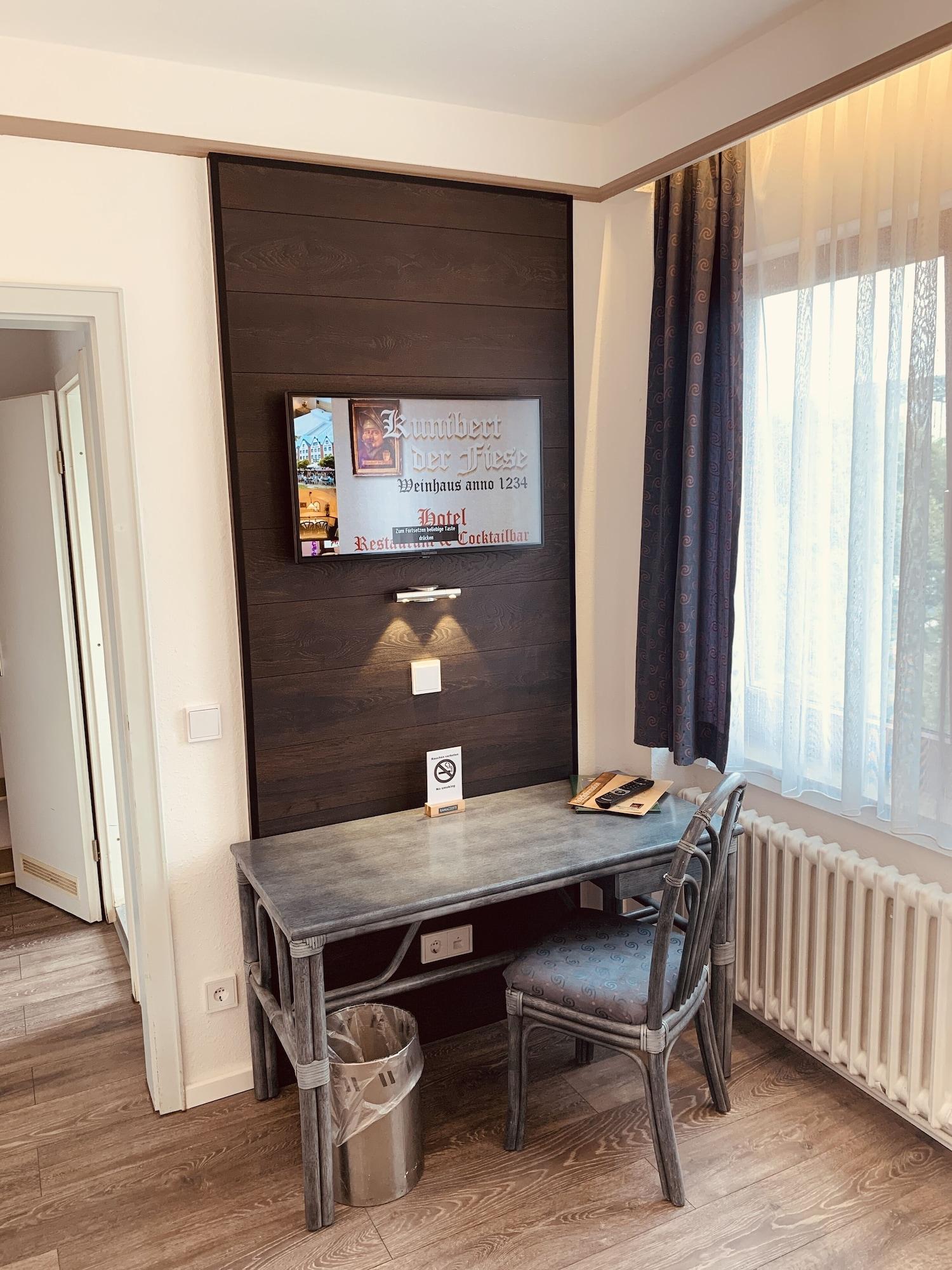 Hotel Kunibert Der Fiese Кёльн Экстерьер фото