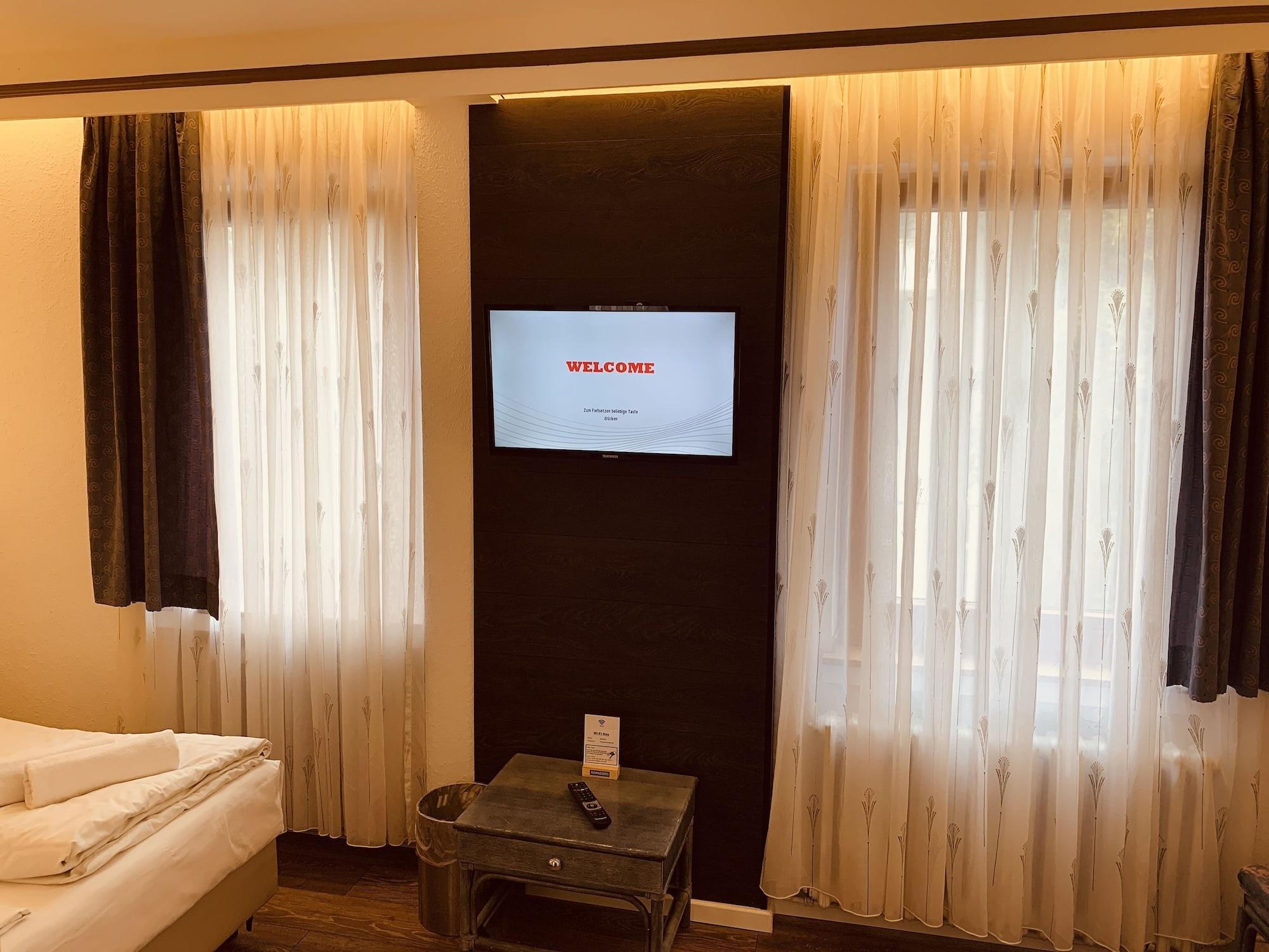 Hotel Kunibert Der Fiese Кёльн Экстерьер фото
