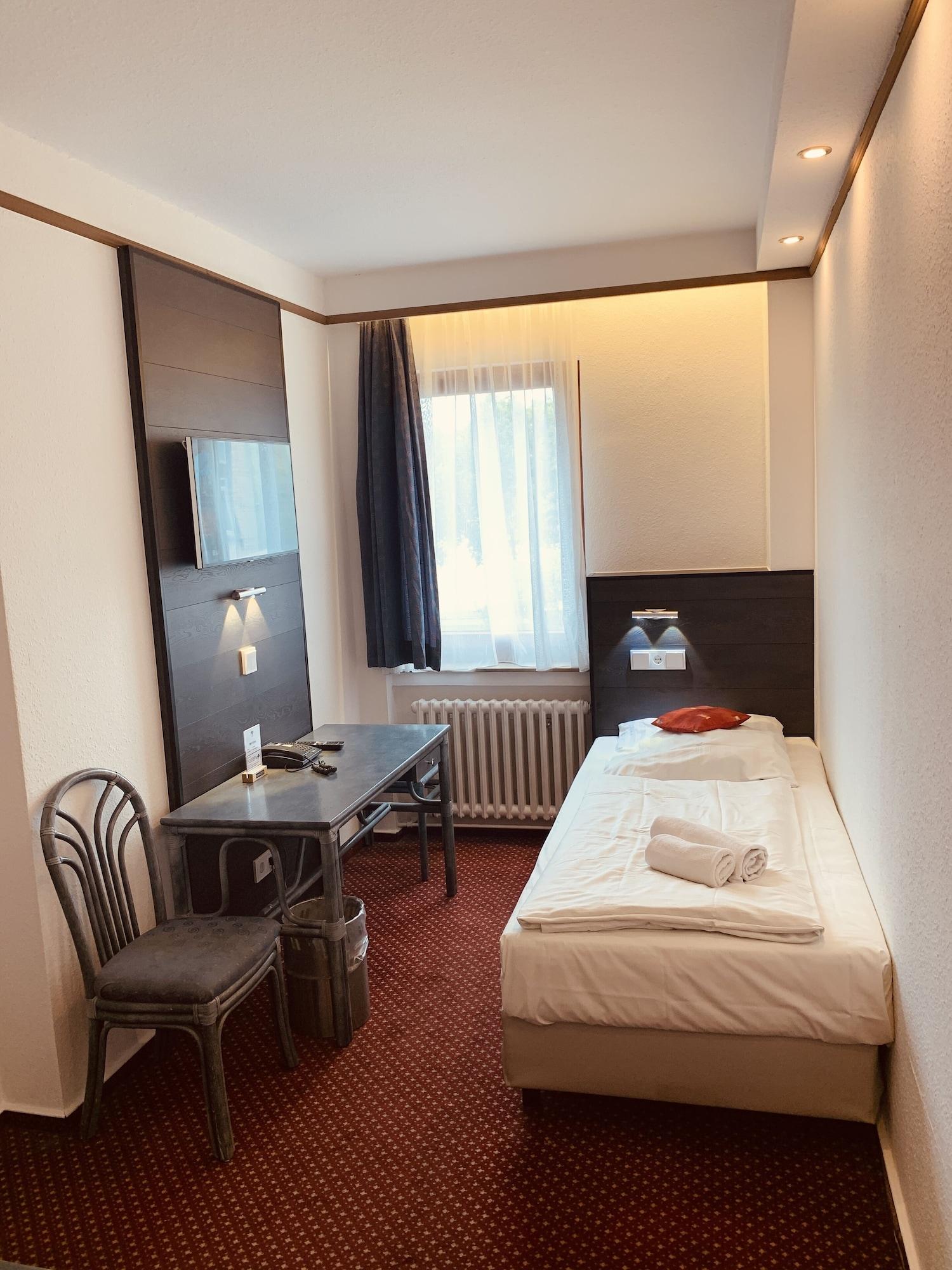 Hotel Kunibert Der Fiese Кёльн Экстерьер фото