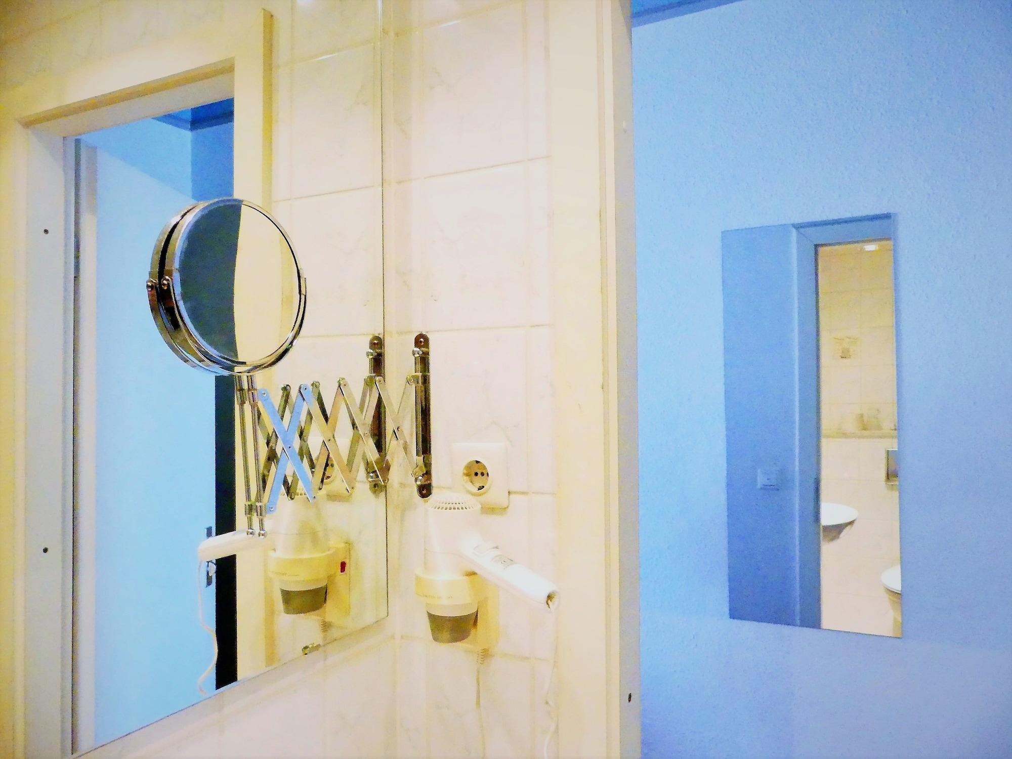 Hotel Kunibert Der Fiese Кёльн Экстерьер фото