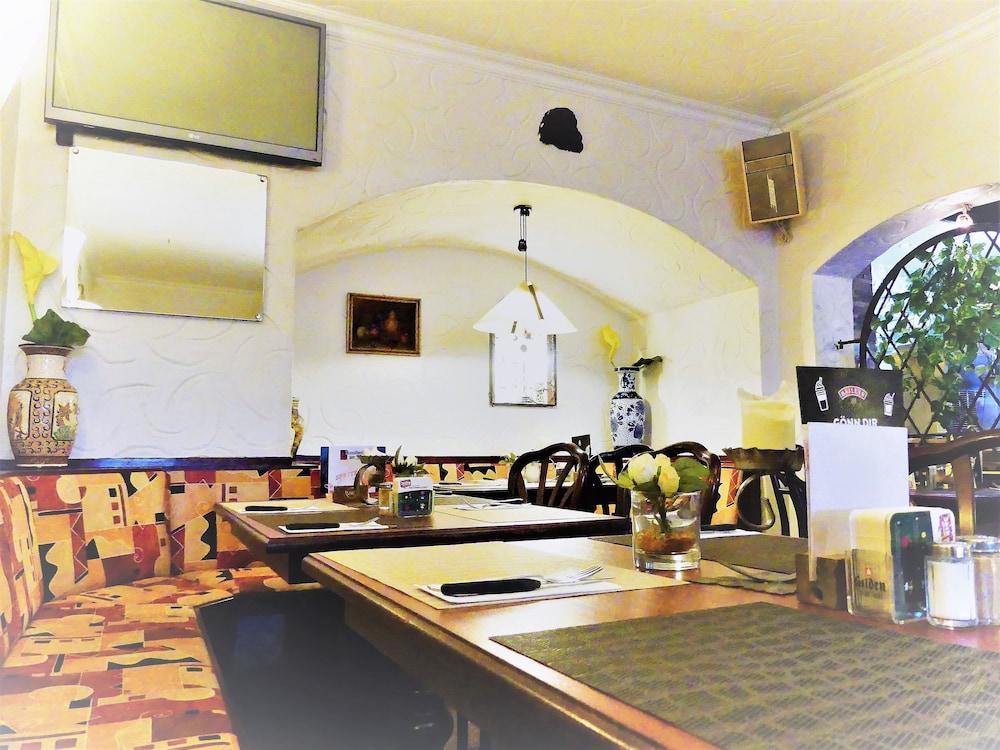 Hotel Kunibert Der Fiese Кёльн Экстерьер фото