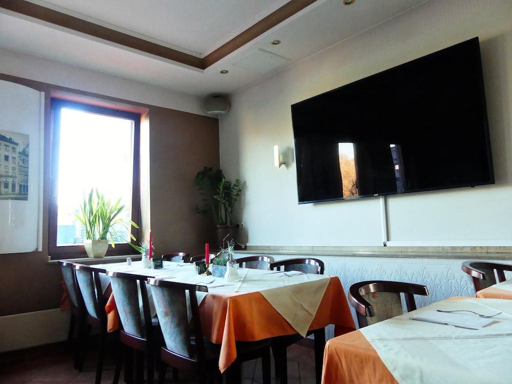 Hotel Kunibert Der Fiese Кёльн Экстерьер фото
