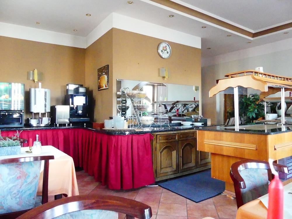 Hotel Kunibert Der Fiese Кёльн Экстерьер фото