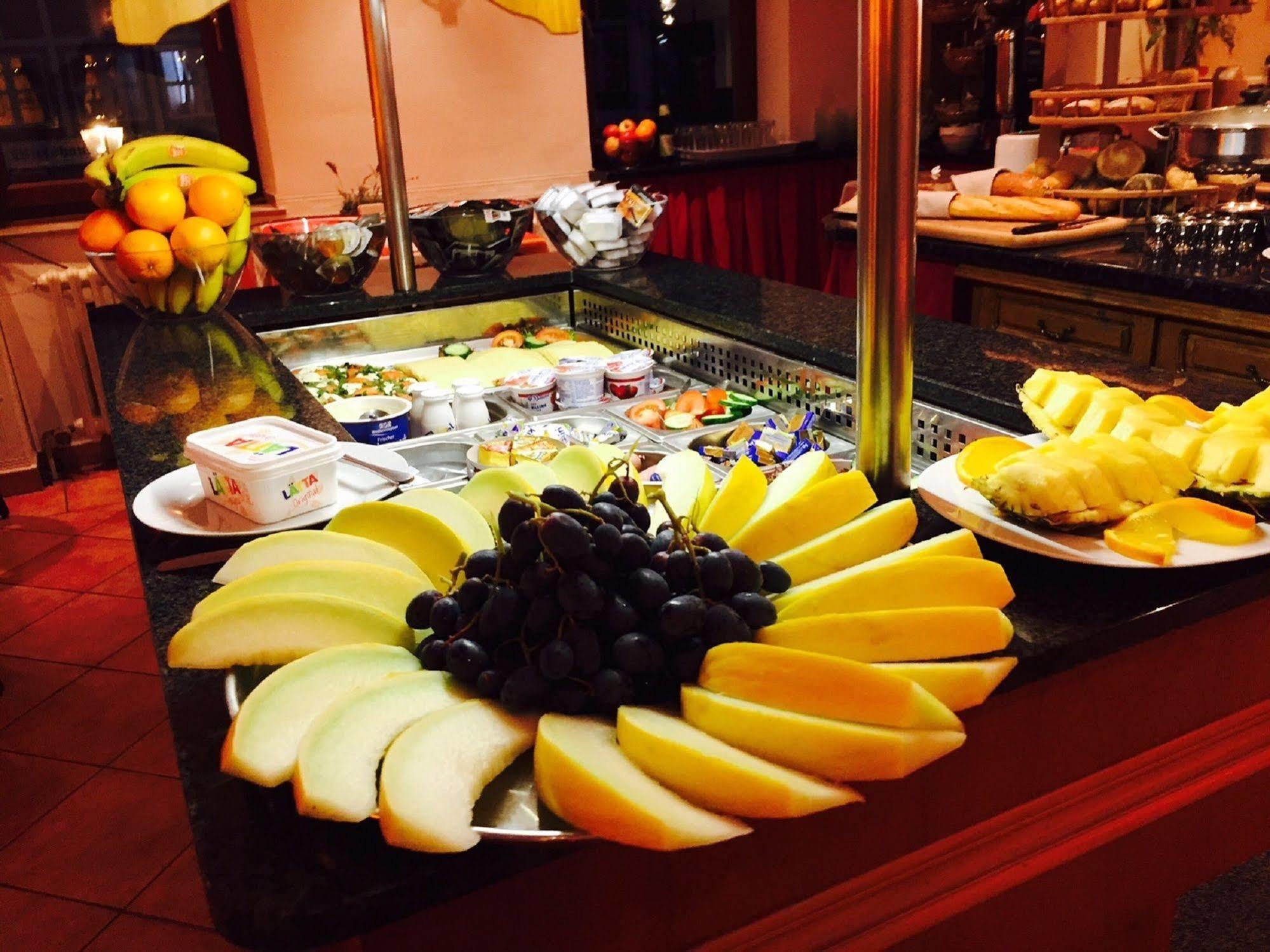 Hotel Kunibert Der Fiese Кёльн Экстерьер фото