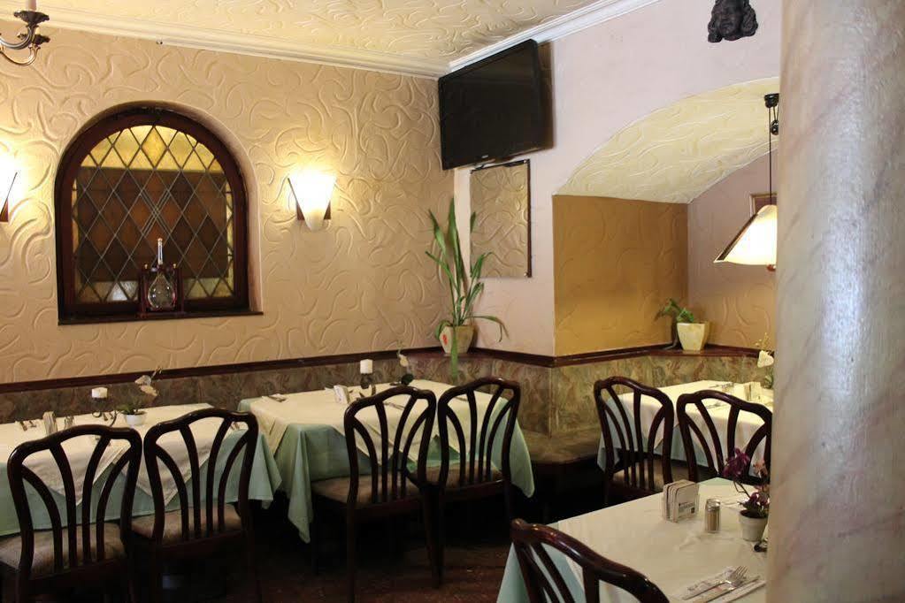 Hotel Kunibert Der Fiese Кёльн Экстерьер фото