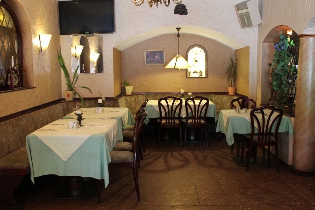 Hotel Kunibert Der Fiese Кёльн Экстерьер фото