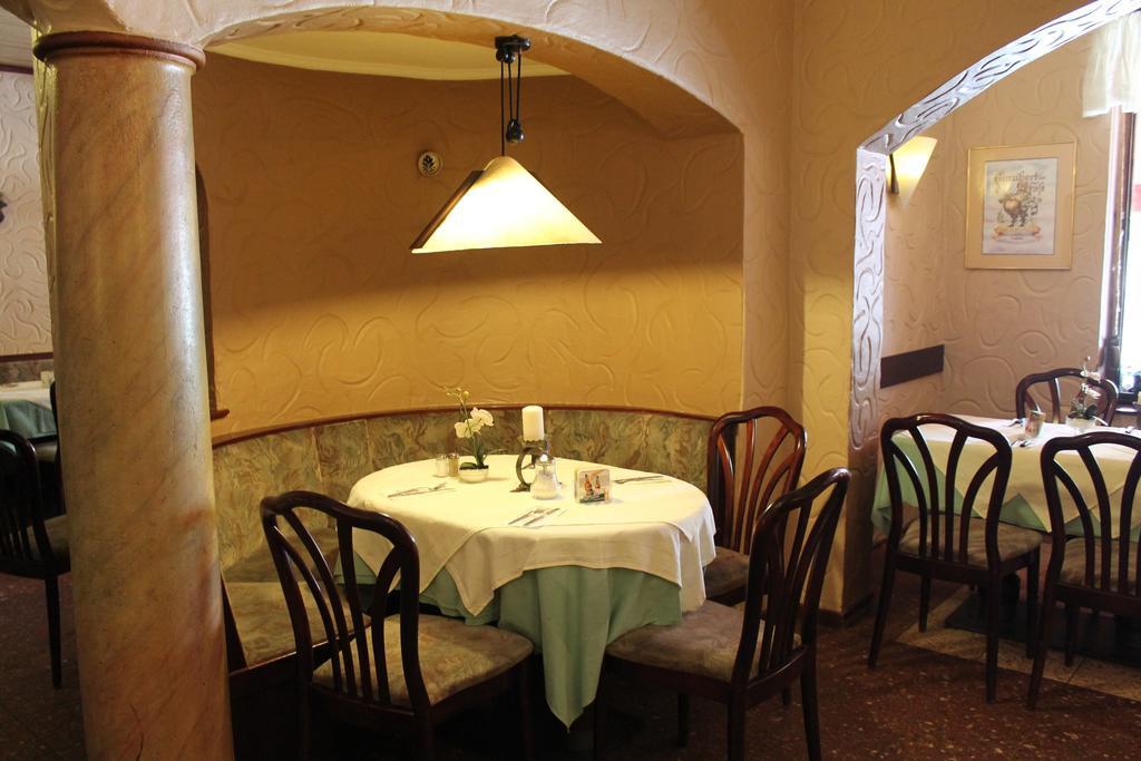 Hotel Kunibert Der Fiese Кёльн Экстерьер фото